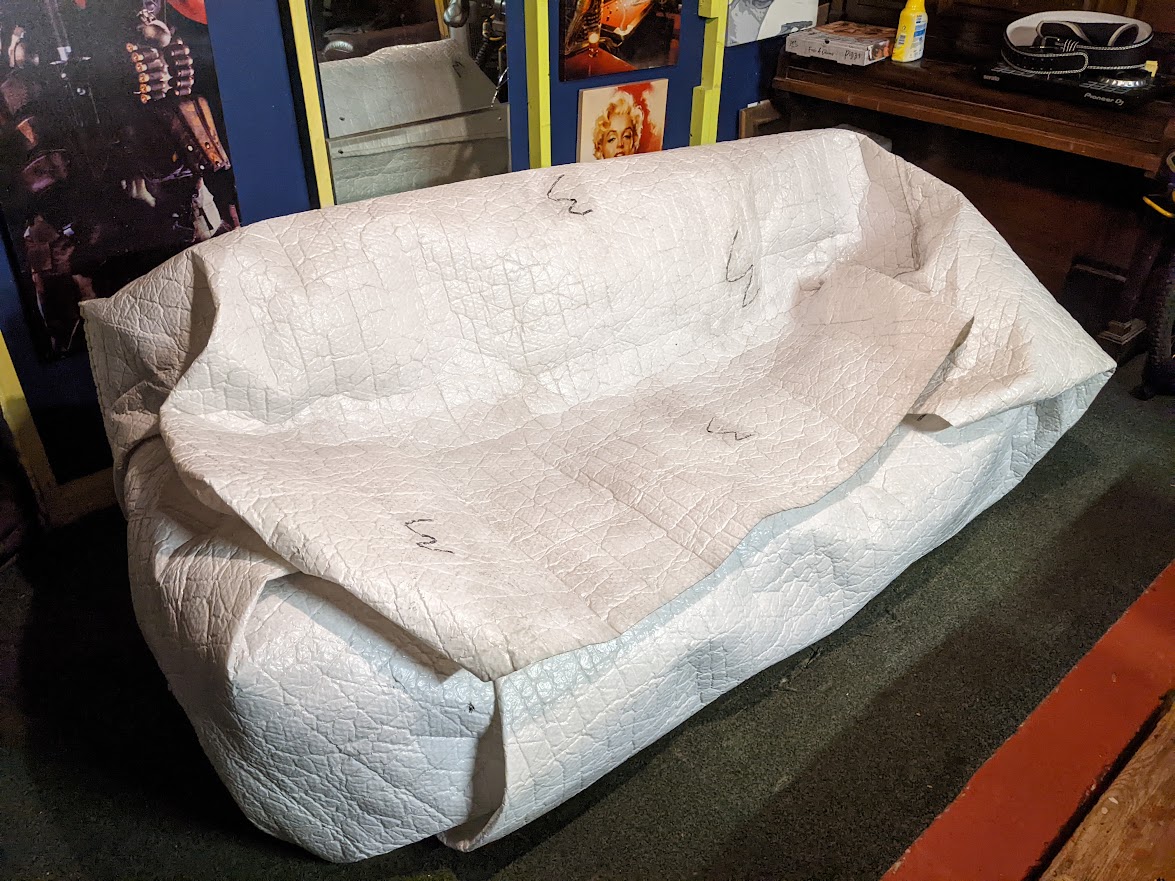 Protecting a sofa for transport 3 seater leather sofa